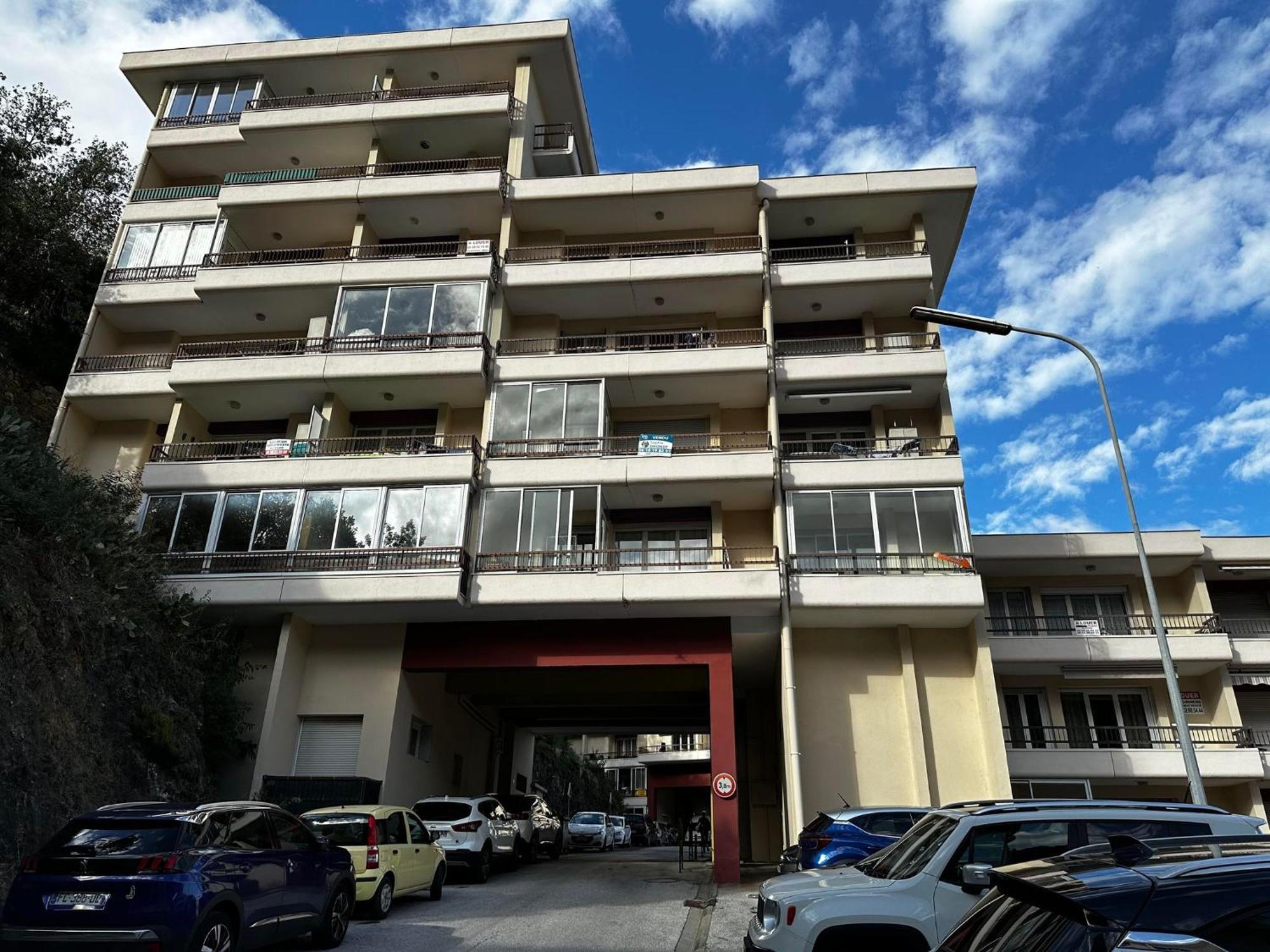 Equipe Apartment *
